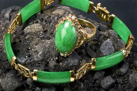 Jade Jewelry and its Metaphysical Properties: The Perfect Accessories for Energy Balance